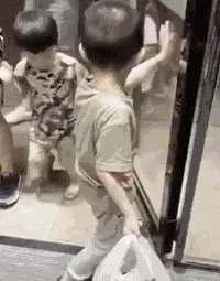 這7張地鐵偷拍照爆紅網路,被全網稱為教科書級示範 ,這才是給孩子最好的教養