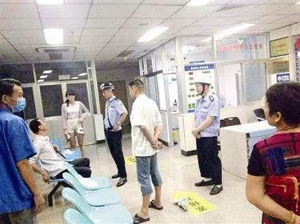 我結婚哥嫂給我兩萬,媽知道後站我家門口大罵