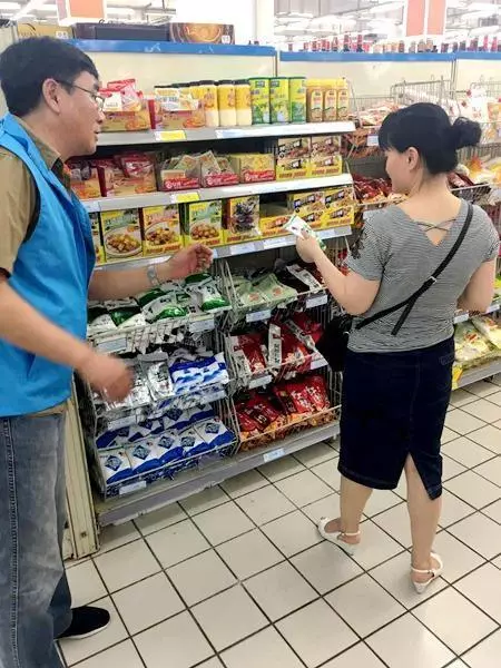 丈夫破產,妻子立馬提離婚,五年後再見,丈夫笑了妻子哭了