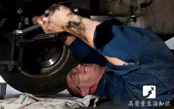 輪胎上出現這個,千萬別用手摸,後果很嚴重!為了安全都看下吧!