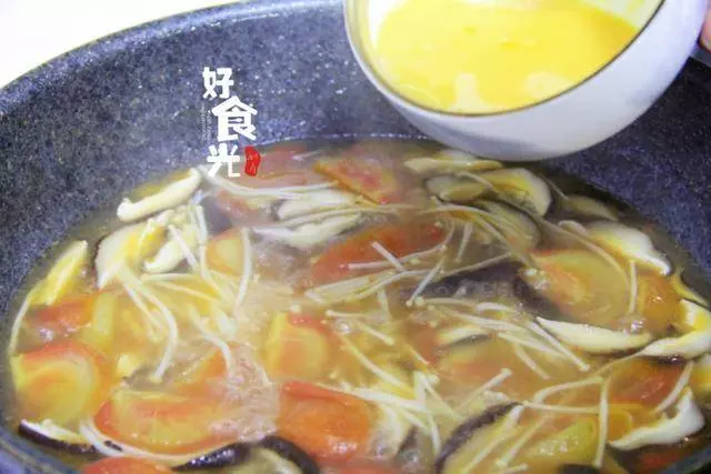 番茄+金針菇,煮一鍋湯,好吃又營養,減脂吃不胖,一周輕鬆瘦3公斤