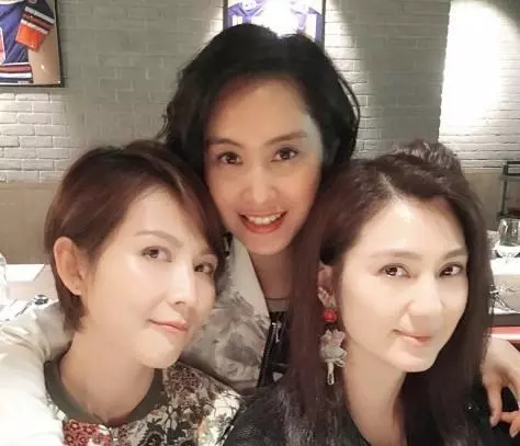 47歲陳慧珊現身狀態差,首談閨蜜洪欣婚變態度很唏噓!
