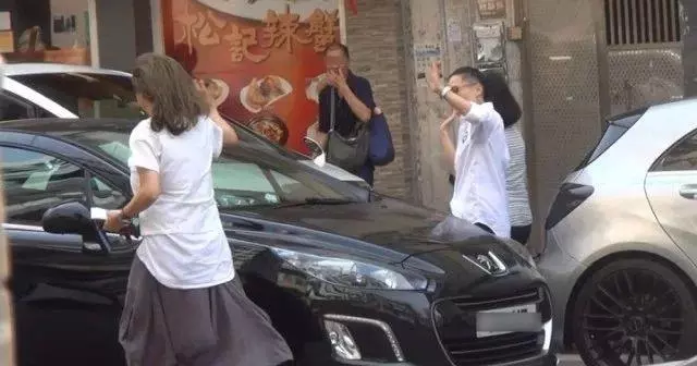 為母買賀壽蛋糕阻塞交通!53歲前TVB女星獲贊孝順:媽媽開心就好~~~