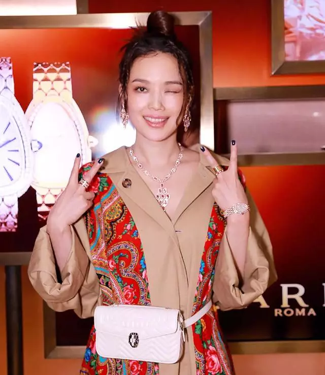 李英愛8歲女兒近照,長開後比咘咘還漂亮,鼻子臉型就贏在起跑線!