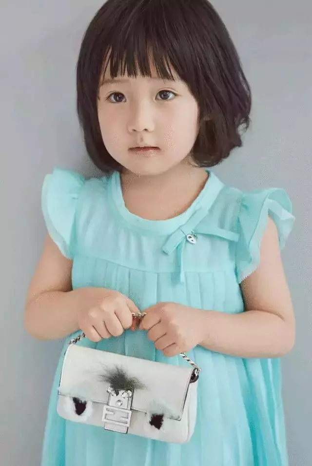 李英愛8歲女兒近照,長開後比咘咘還漂亮,鼻子臉型就贏在起跑線!