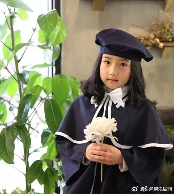 李英愛8歲女兒近照,長開後比咘咘還漂亮,鼻子臉型就贏在起跑線!