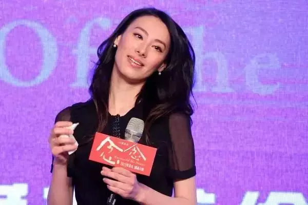 曾差一點嫁入豪門,如今現身美出新高度,李嘉誠兒子真的看錯了!