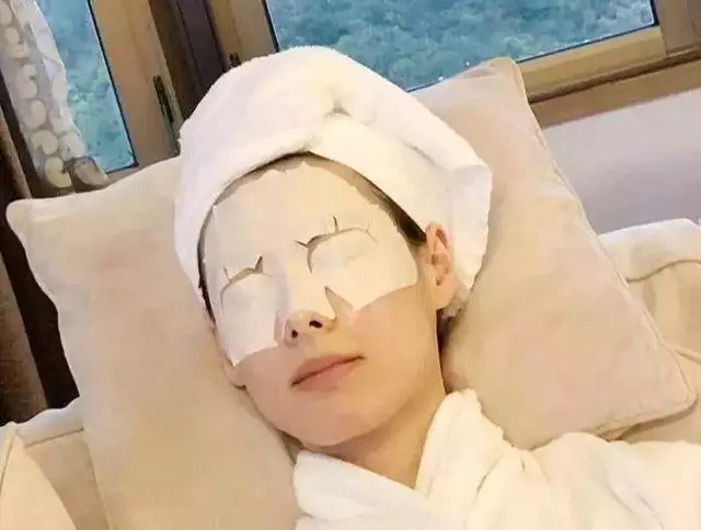 曾差一點嫁入豪門,如今現身美出新高度,李嘉誠兒子真的看錯了!