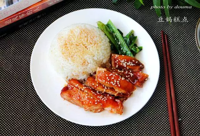 不用開火,教你10分鐘做雞腿飯!學會就不用叫外賣啦~