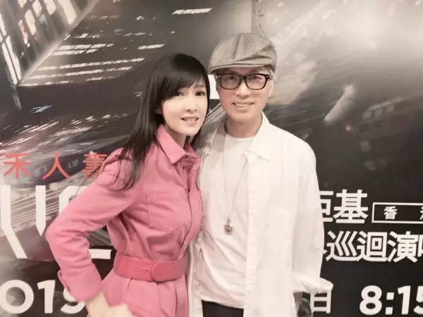 美魔女代表周慧敏 轉身纖腰現形如少女