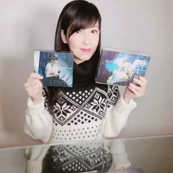 美魔女代表周慧敏 轉身纖腰現形如少女