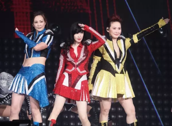美魔女代表周慧敏 轉身纖腰現形如少女