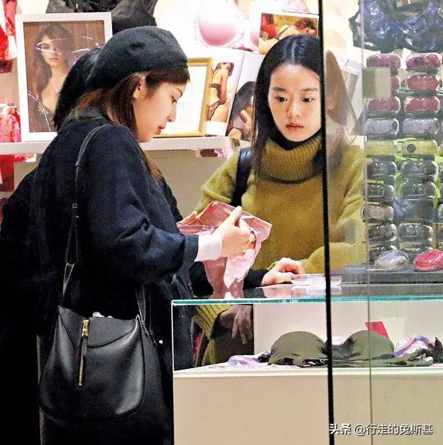 28歲單文柔懷孕8月少女味十足,陳展鵬搏命賺錢,豪擲千萬沒所謂