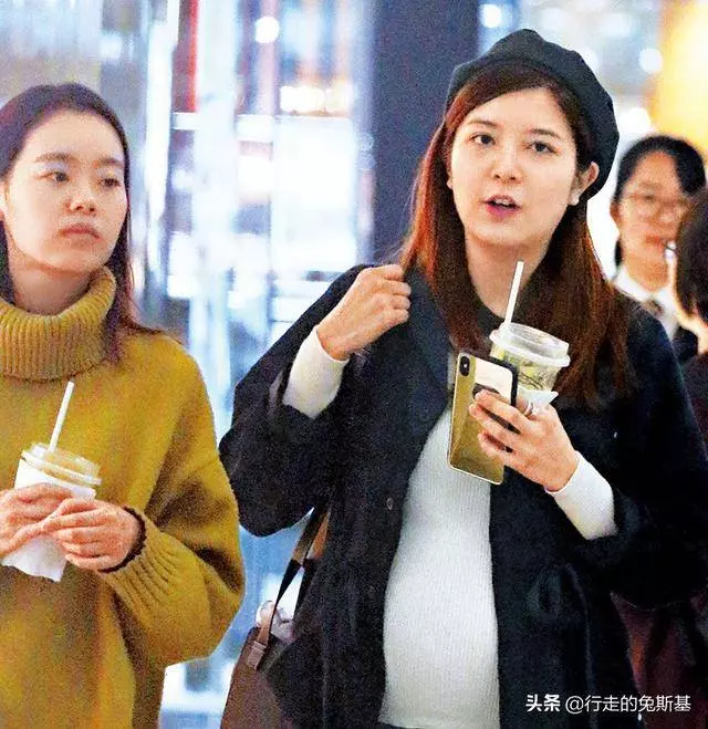28歲單文柔懷孕8月少女味十足,陳展鵬搏命賺錢,豪擲千萬沒所謂