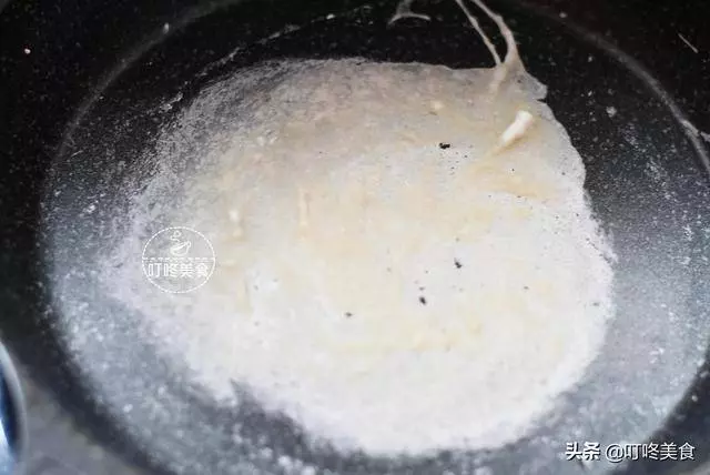 春卷皮別再買了,2分鐘教你在家做,又薄又韌,10秒烙一張