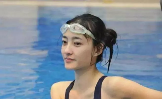 跳水運動員為何每次跳完都要沖澡,是嫌水池髒嗎?