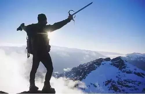 一個人要成功,需要高人指點、貴人相助、個人奮鬥......