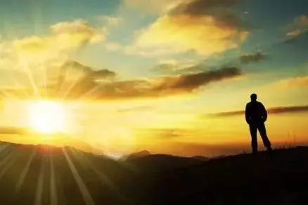 一個人要成功,需要高人指點、貴人相助、個人奮鬥......