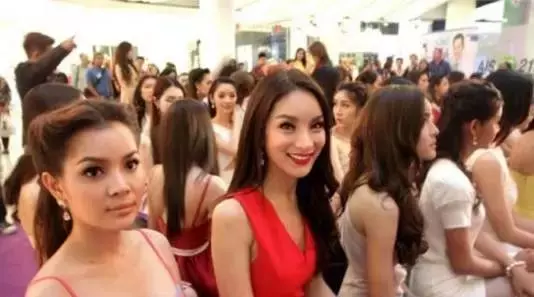 一年一度泰國徵兵季又到了:無數「美豔兵哥哥」驚豔報到