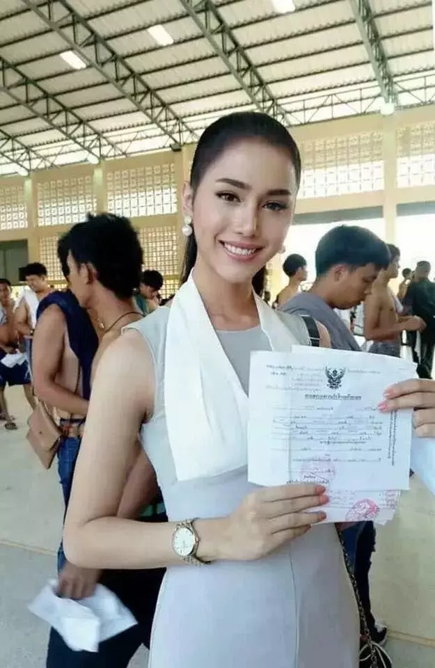 一年一度泰國徵兵季又到了:無數「美豔兵哥哥」驚豔報到
