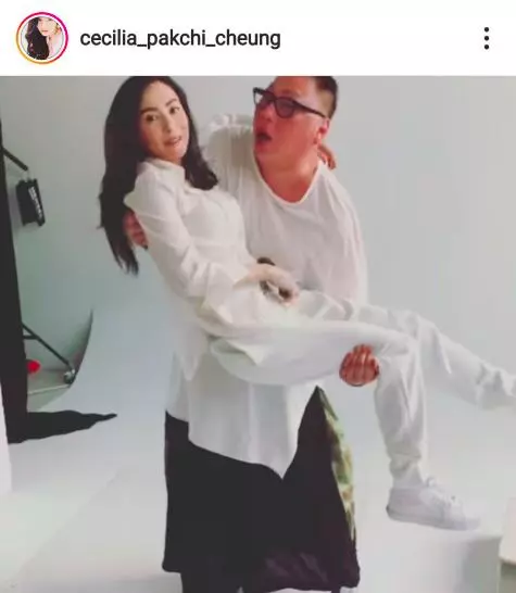 張柏芝被中年發福男子公主抱,撩發甜笑心情好,中年男索吻失敗!