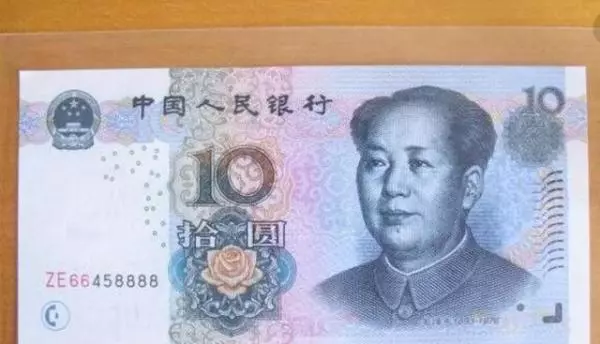 婚禮上婆婆給10元改口費,我轉身就走,老公指了指頭頂,我樂了