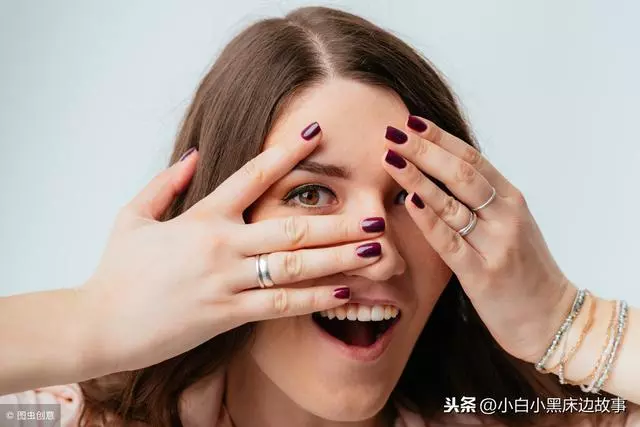 母親去世父親娶保姆,偶然從她包里發現一張紙,我臉嚇綠六神無主