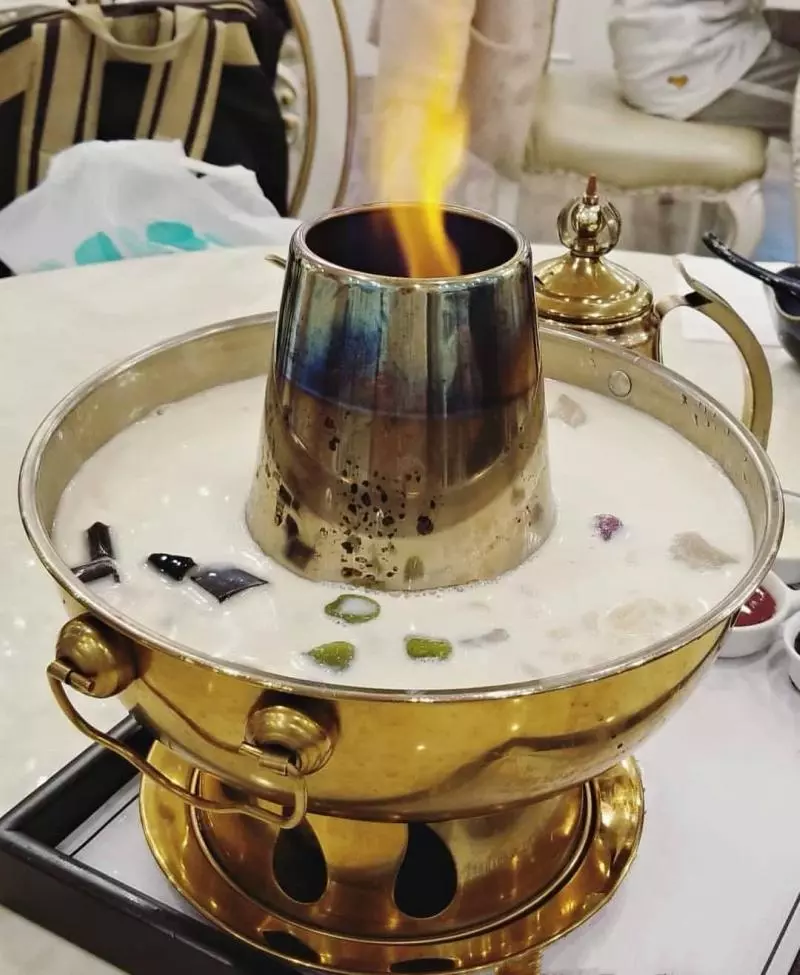 馬來西亞「冷熱都可吃的珍奶火鍋」大爆紅 超夢幻點心變配料網讚:真的不是暗黑料理!