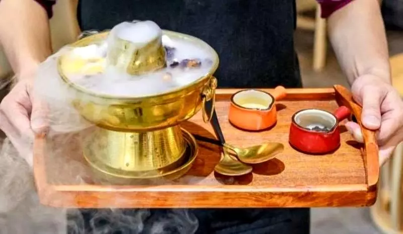 馬來西亞「冷熱都可吃的珍奶火鍋」大爆紅 超夢幻點心變配料網讚:真的不是暗黑料理!