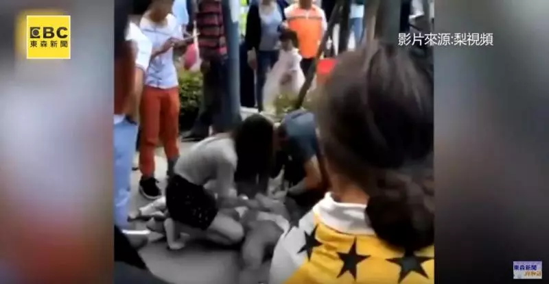 5歲童逛街遭陌生人丟下3樓! 爆頭噴血命危