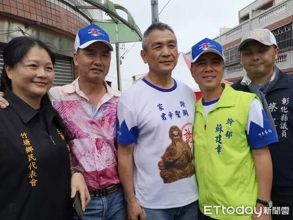 曾開槍殺黑道大哥!謝惠仁「跪迎大甲媽回鑾」虔誠感恩一切 出獄3年「低調行善」浪子回頭變信徒