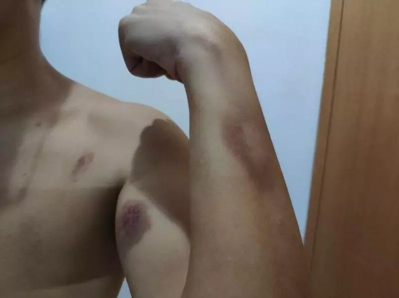 指責男子毒打,押到銀行提款,地產經紀赤裸逃脫!