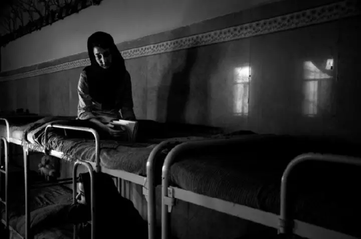 在這裡,所有少女判死刑前,獄卒都會下藥扮「臨時丈夫」 !