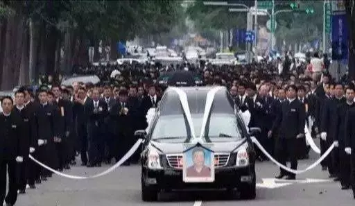 ◤震撼世界◢ 世界第一黑幫老大去世 90000馬仔送行追悼會出動200000警察維持次序!!