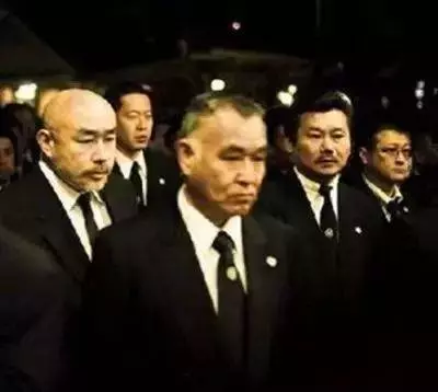 ◤震撼世界◢ 世界第一黑幫老大去世 90000馬仔送行追悼會出動200000警察維持次序!!