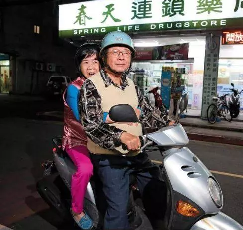 【有視頻】夫妻本是同林鳥,病來老子耳光摑死你 !! 激起網民怒火罵到夠夠力~~爽 !!