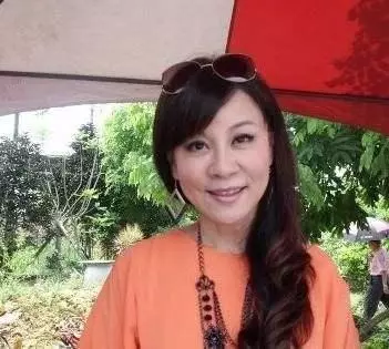 曾是知名女歌手,兒子車禍治病每天花10萬,女兒也不幸去世