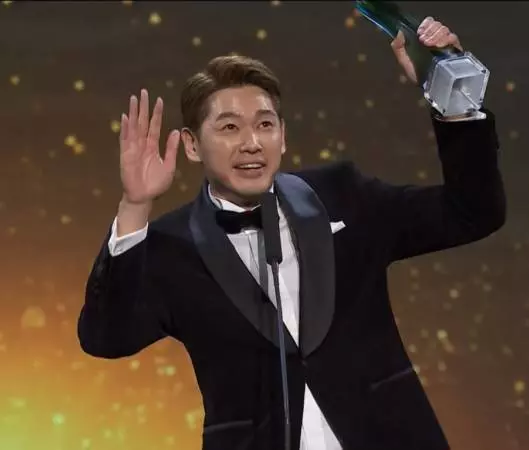 【紅星大獎2019】周初明獲特別成就獎【患有肌肉萎縮的他上台獻上感人致詞】全場爆哭