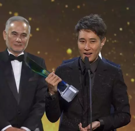 【紅星大獎2019】周初明獲特別成就獎【患有肌肉萎縮的他上台獻上感人致詞】全場爆哭