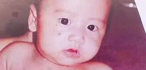 劉德華怎麼也想不到,當年親了一個嬰兒,嬰兒長大卻把他踢下神壇