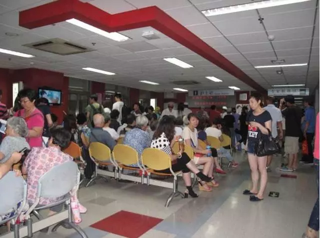 男子生重病和女友分手,到醫院去看病,卻發現了一個熟悉的身影