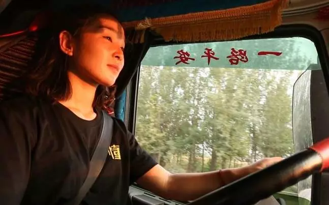 美女開18米大貨車,霸氣徵婚「月入9萬,我養你」要求只有一個