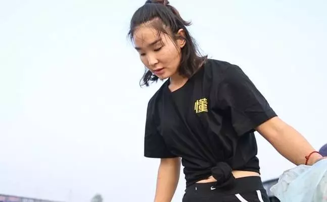美女開18米大貨車,霸氣徵婚「月入9萬,我養你」要求只有一個