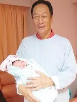 郭台銘霸氣宣布「娶我女兒不必看八字、存款」!但是「這個東西」數字一定要漂亮,否則免談!