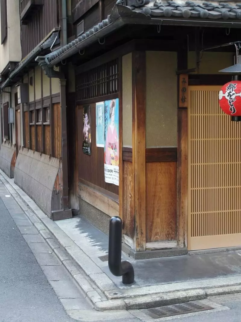 京都路上特產「壞心眼棒狀物」別有心機 其他日本人認證:只有京都才有