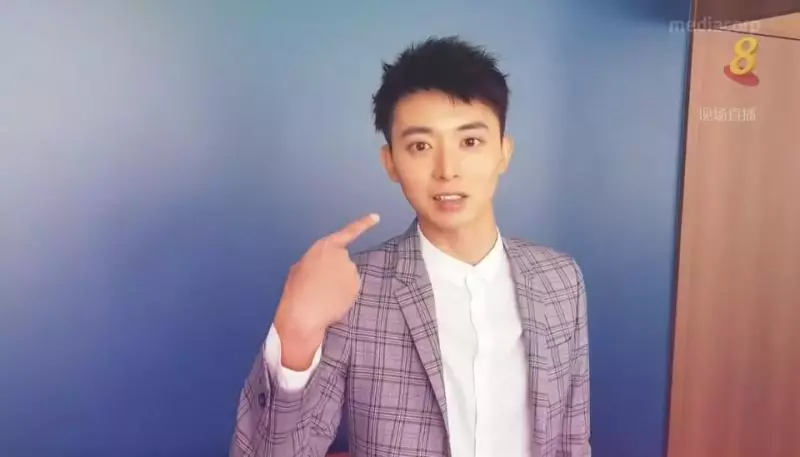 【馮偉衷「原聲」出現紅星大獎】同門藝人唱歌悼念, 回顧他生前的作品, 台下藝人全都泣不成聲…