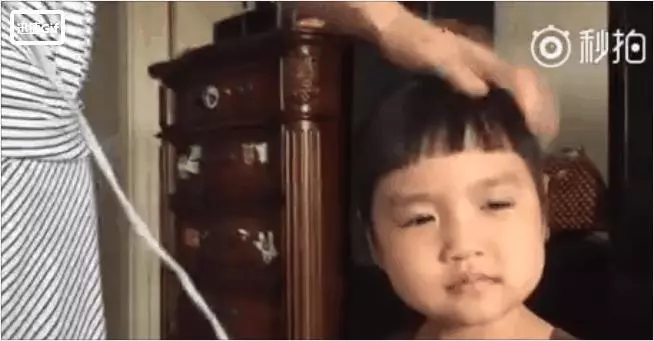 一位媽媽這樣給孩子剪齊劉海,實在太有才,網友:好辦法值得參考