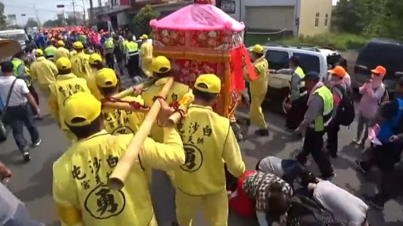 不給鑽!白沙屯媽「急轉彎」快閃 民俗專家:來者不善