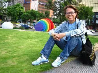 「爺孫戀」上綜藝,李坤城的一個小動作讓主持人看不下去了,網友直呼受不了