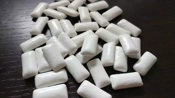 19個「比愚人節惡作劇更扯」的驚奇事實 吹蠟燭會把蛋糕弄髒1400倍!~~~